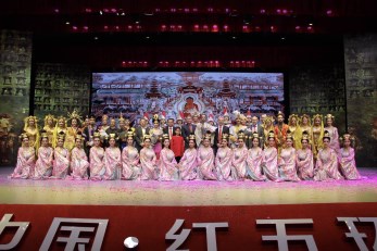 堅(jiān)定文化自信   發(fā)揮文藝優(yōu)勢(shì)——精妙絕倫的兩場(chǎng)“花雨”飄撒衢州
