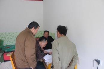 大愛光輝灑邊區(qū)——甘肅省歌舞劇院赴慶陽(yáng)市環(huán)縣“精準(zhǔn)扶貧”工作邁開鏗鏘步伐