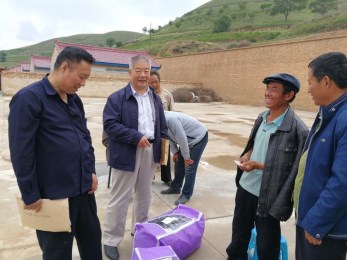 甘肅省舞臺美術工廠幫扶干部赴環縣車道鄉三角城村開展精準扶貧工作