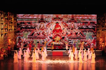 “花雨”醉敦煌: 經典舞劇《絲路花雨》中國綠公司年會開幕演出技驚四座