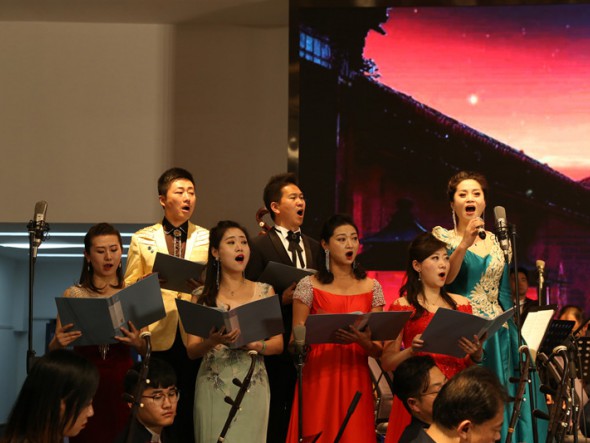 甘肅省慶祝“新中國成立70周年”精品劇目展演——中外影視經典民族交響音樂會《歲月留聲》于蘭州理工大學精彩上演