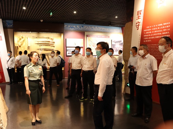 “ 傳承紅色基因，學習時代楷模，講好中國故事”——甘肅演藝集團機關黨支部聯合演出公司、舞美中心黨支部赴古浪開展主題黨日活動