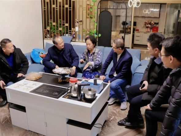 歲寒時節送暖意 殷殷關懷顯真情——甘肅演藝集團黨委副書記、總經理劉小承同志一行赴歌舞劇院開展春節前走訪慰問活動