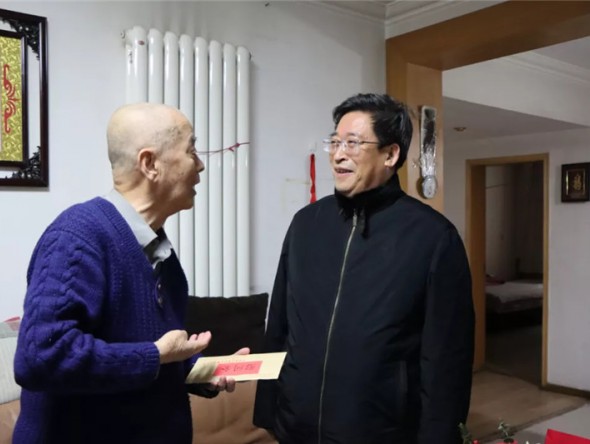 甘肅演藝集團黨委書記、董事長陳其銀一行赴敦煌藝術團開展春節前慰問困難職工活動