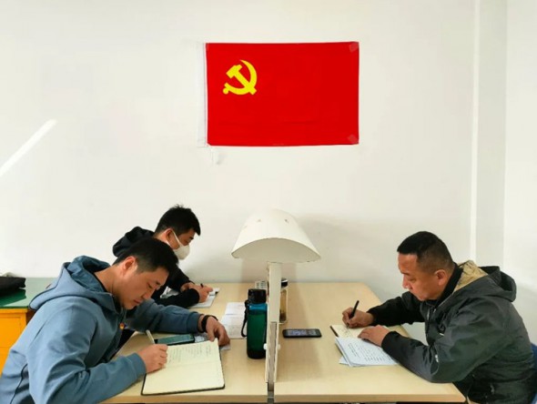 弘揚勞模精神，用青春力量點燃夢想，匠心鑄就輝煌未來