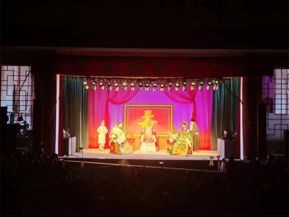 甘肅秦腔藝術劇院赴秦安、靜寧、臨洮演出，甘肅演藝集團黨委副書記龍富國親臨演出現場看望一線職工